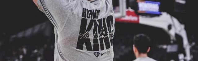 开云体育下载-【现场】布克48分再平纪录 马刺主场球迷也被圈粉