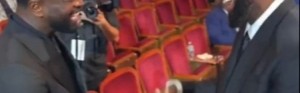 开云体育下载-詹姆斯亮相名人堂入选仪式 与好兄弟韦德亲密拥抱致意！